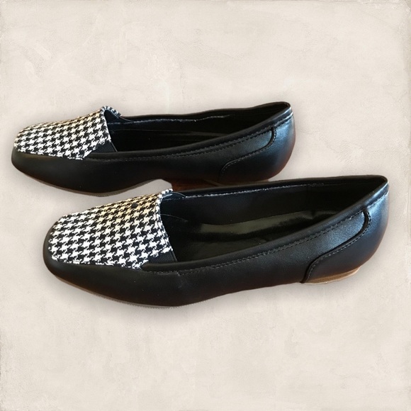Classique loafers, size 6W - Picture 3 of 6